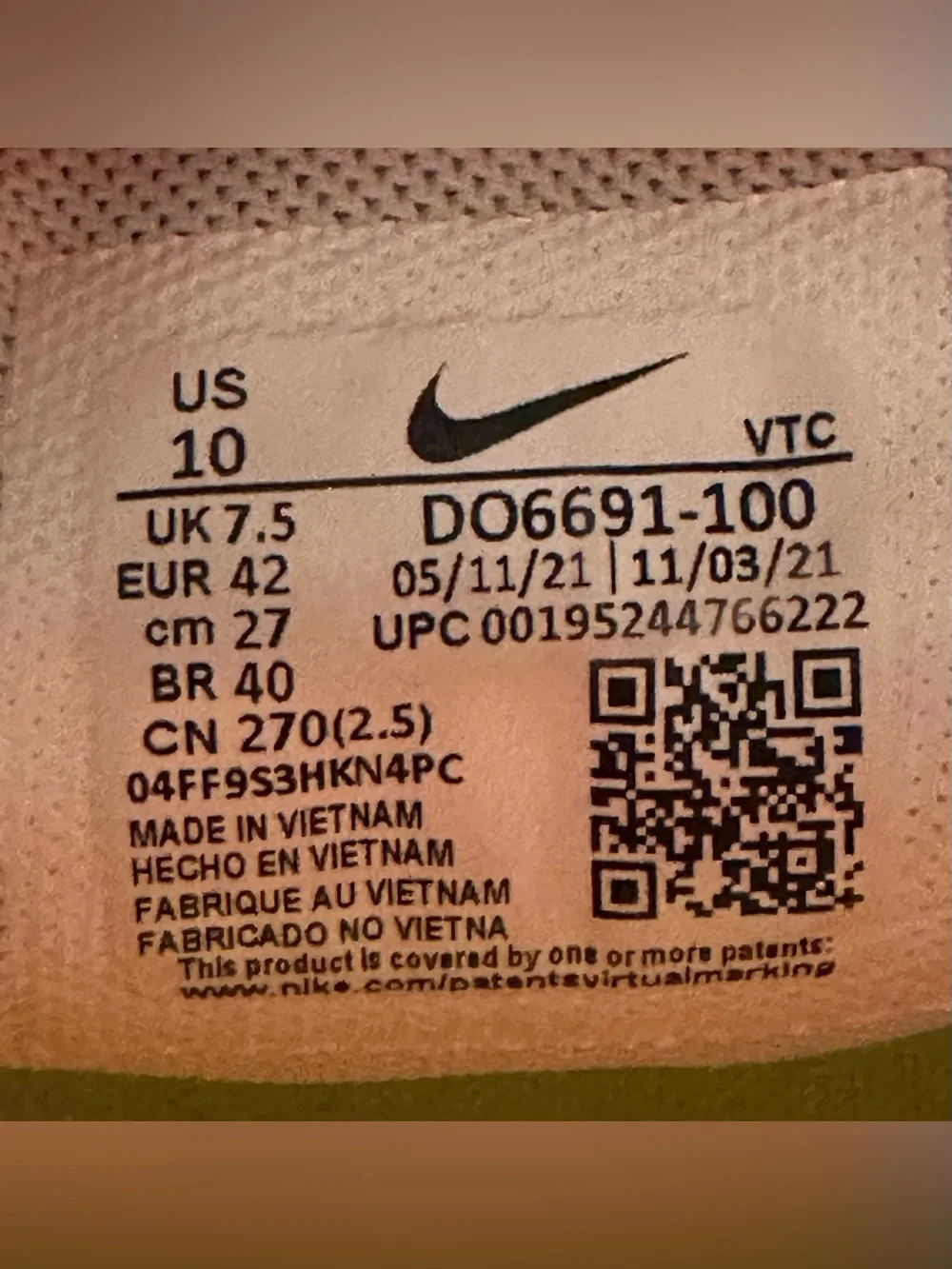 Nike Women's Air Max 270 'Summit White Volt' size 10